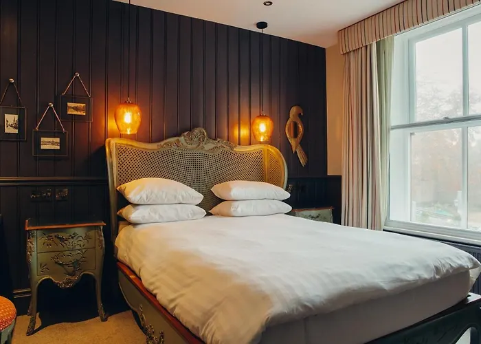 Crown Hotel